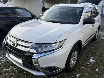Weiß Gebraucht 2017 Mitsubishi Outlander SUV | € 14.500