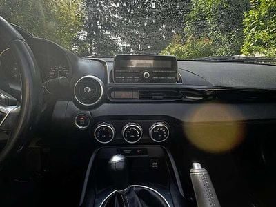 Rot Gebraucht 2017 Fiat 124 Spider Lusso Cabrio | € 21.500