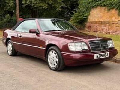 Rot Gebraucht 1996 Mercedes E220 Cabrio | € 20.542