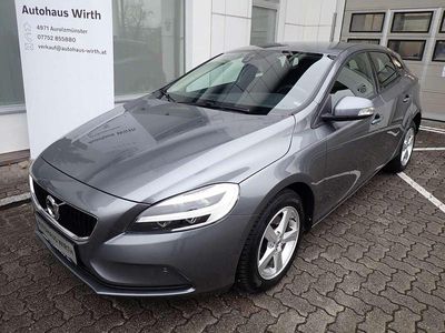 Grau Gebraucht 2017 Volvo V40 Kinetic Limousine | € 14.850