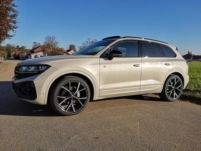 Blau Neu 2025 VW Touareg R-line SUV | € 116.190