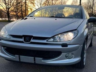 Silber Gebraucht 2004 Peugeot 206 CC Cabrio | € 1.300