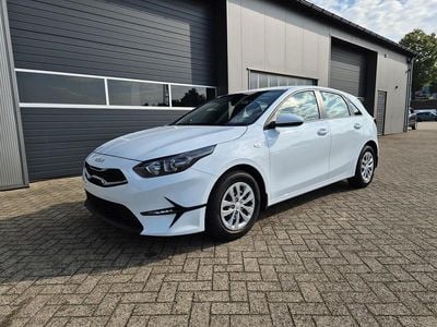 Neu Kia Ceed Vision 140 PS (102 kW) 2025 Weiß Kleinwagen