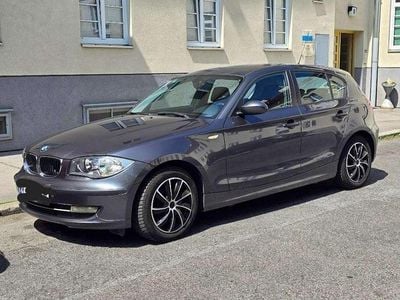 Grau Gebraucht 2009 BMW 118 Advantage Kleinwagen | € 7.800 (Etwas zu teuer)