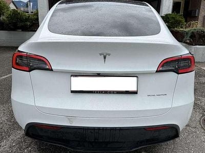 Weiß Gebraucht 2024 Tesla Model Y Long Range AWD SUV | € 51.000