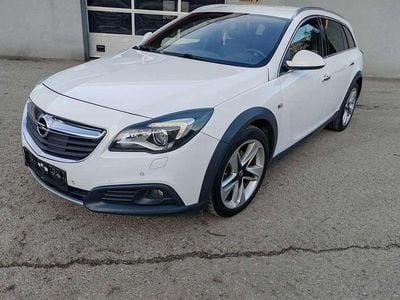 Weiß Gebraucht 2013 Opel Insignia Country Tourer Kombi | € 4.000