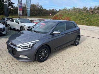 Grau Gebraucht 2017 Hyundai i20 Edition Limousine | € 9.490 (Fairer Preis)