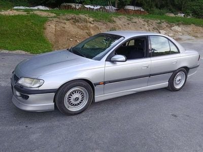 Silber Gebraucht 1997 Opel Omega Limousine | € 6.500