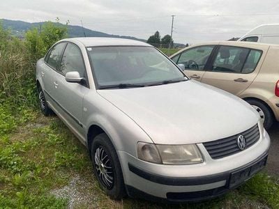 Silber Gebraucht 1999 VW Passat Comfortline Limousine | € 590