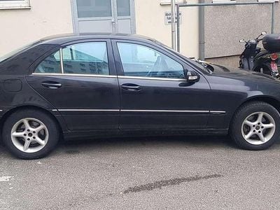 Schwarz Gebraucht 2001 Mercedes C220 Elegance Limousine | € 1.500 (Fairer Preis)