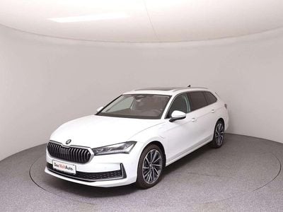 Gebraucht Skoda Superb LAURIN & KLEMENT 150 PS (110 kW) 2025 Weiß Kombi
