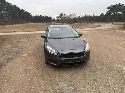 Gebraucht Ford Focus Trend 95 PS (69 kW) 2016 Grau Limousine