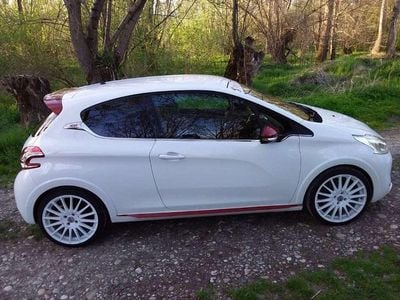 Weiß Gebraucht 2013 Peugeot 208 GTi Kleinwagen | € 8.500