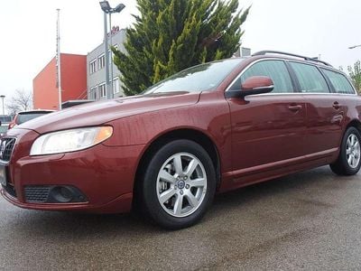 Gebraucht 2013 Volvo V70 Momentum Kombi | € 16.775