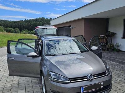 Grau Gebraucht 2015 VW Golf VII Highline Kombi | € 8.800 (Fairer Preis)