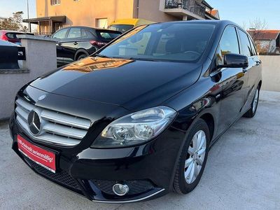 Gebraucht Mercedes B180 122 PS (89 kW) 2012 Schwarz Van / Kleinbus