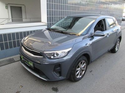 Perennialgrau met. Gebraucht 2021 Kia Stonic SUV | € 14.490 (Etwas zu teuer)