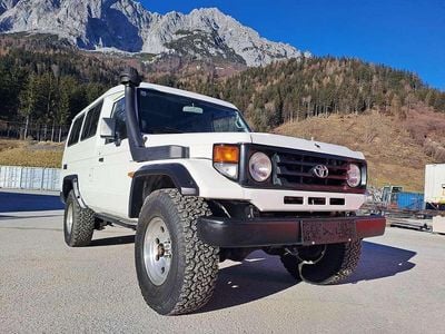 Weiß Gebraucht 2001 Toyota Land Cruiser SUV | € 46.000