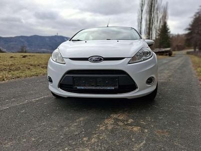 Gebraucht Ford Fiesta Titanium 82 PS (60 kW) 2011 Weiß Kleinwagen