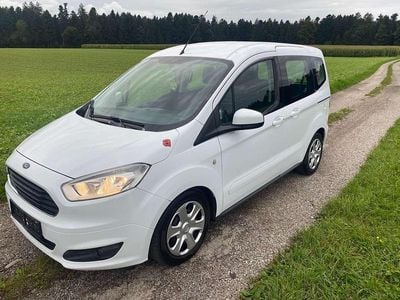 Weiß Gebraucht 2016 Ford Tourneo Kombi | € 6.490