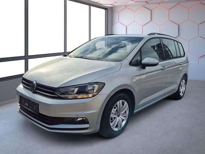 Gebraucht VW Touran 122 PS (89 kW) 2022 Silber  metallic Van / Kleinbus