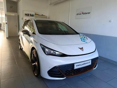 Weiss metallic Gebraucht 2023 Cupra Born e-Boost Kleinwagen | € 33.900 (Teuer)