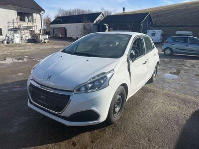 Gebraucht Peugeot 208 82 PS (60 kW) 2017 Weiß Kleinwagen