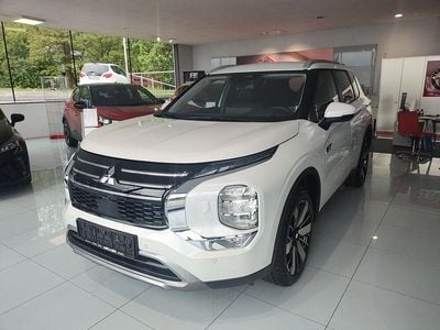 Neu Mitsubishi Outlander P-HEV Intense 136 PS (100 kW) 2026 SUV