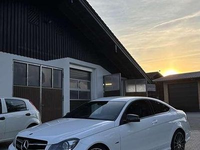 Weiß Gebraucht 2013 Mercedes C250 AMG line Coupé | € 14.900