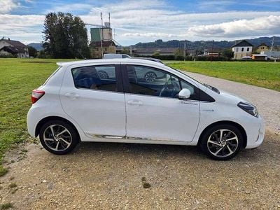 Weiß Gebraucht 2017 Toyota Yaris Lounge Limousine | € 9.800