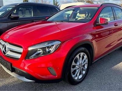 Gebraucht Mercedes GLA180 109 PS (80 kW) 2016 Rot SUV