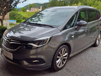 Grau Gebraucht 2017 Opel Zafira Van / Kleinbus | € 12.990 (Fairer Preis)
