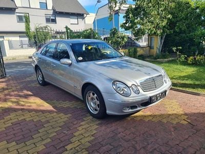 Gebraucht Mercedes E220 Classic 150 PS (110 kW) 2002 Silber Limousine