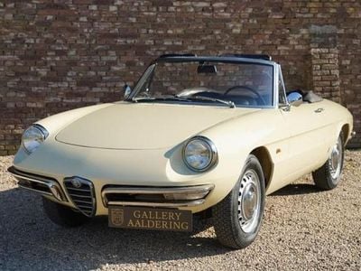 Gebraucht Alfa Romeo Spider 109 PS (80 kW) 1967 Beige Cabrio