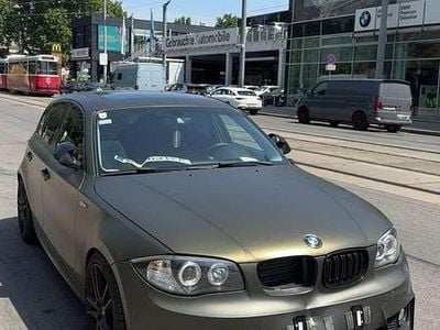 Grün Gebraucht 2007 BMW 120 Kleinwagen | € 2.000