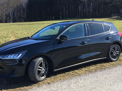 Gebraucht Ford Focus 101 PS (74 kW) 2022 Schwarz Limousine