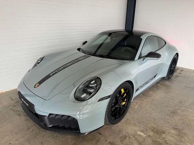 Grün Gebraucht 2025 Porsche 992 Coupé | € 274.900