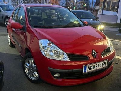 Rot Gebraucht 2006 Renault Clio II Expression Limousine | € 3.000 (Fairer Preis)