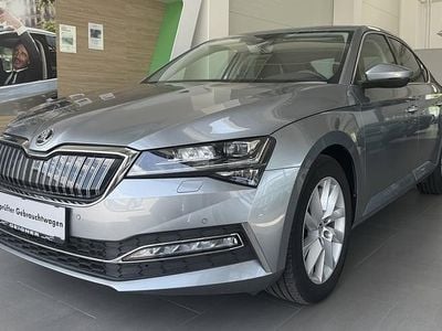 Dunkelgrau metallic Gebraucht 2020 Skoda Superb Style | € 20.990 (Superpreis)
