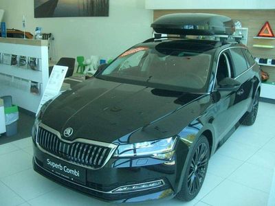 Schwarz metallicperleffektno Gebraucht 2023 Skoda Superb Style Kombi | € 42.900