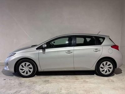 Silber Gebraucht 2013 Toyota Auris Active Limousine | € 10.900 (Fairer Preis)