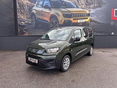 Neu Fiat Doblò Tech 131 PS (96 kW) 2025 Grün Van / Kleinbus