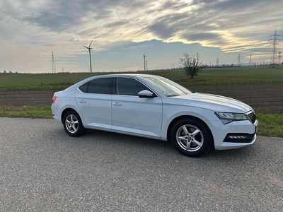 Weiß Gebraucht 2021 Skoda Superb Ambition Limousine | € 19.900 (Superpreis)