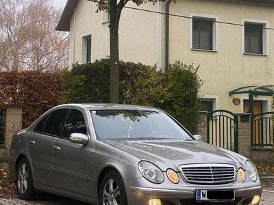 Grau Gebraucht 2004 Mercedes E220 Limousine | € 5.500 (Etwas zu teuer)