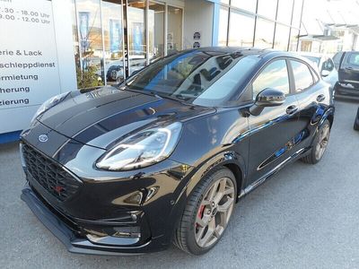 Agate black metallic mit designstreifen in mattschwarz/gold Gebraucht 2022 Ford Puma STX Coupé | € 32.990 (Etwas zu teuer)