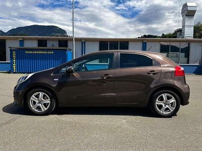 Braun Gebraucht 2016 Kia Rio Limousine | € 8.499 (Teuer)