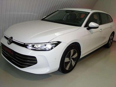 Weiß Gebraucht 2024 VW Passat Business Kombi | € 33.700 (Teuer)