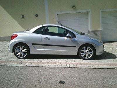 Grau Gebraucht 2007 Peugeot 207 CC Filou Cabrio | € 3.990 (Fairer Preis)