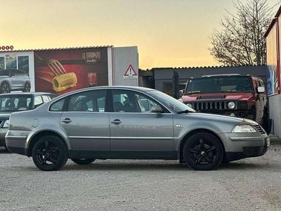 Grau Gebraucht 2001 VW Passat Highline Limousine | € 2.990 (Etwas zu teuer)
