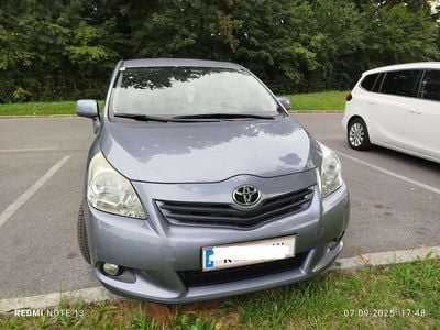 Grau Gebraucht 2009 Toyota Verso Comfort Van / Kleinbus | € 5.600